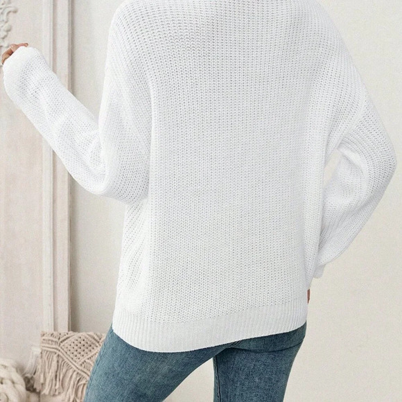 White Casual Women's Style Round Neck Embroidered Little Heart Knitted Sweater - Picture 2 of 6